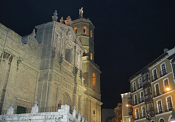 Fachada principal y torre de la Catedral de Valladolid, en una imagen de archivo.