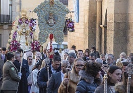Asistentes a la procesión extraordinaria del Rocío en Segovia