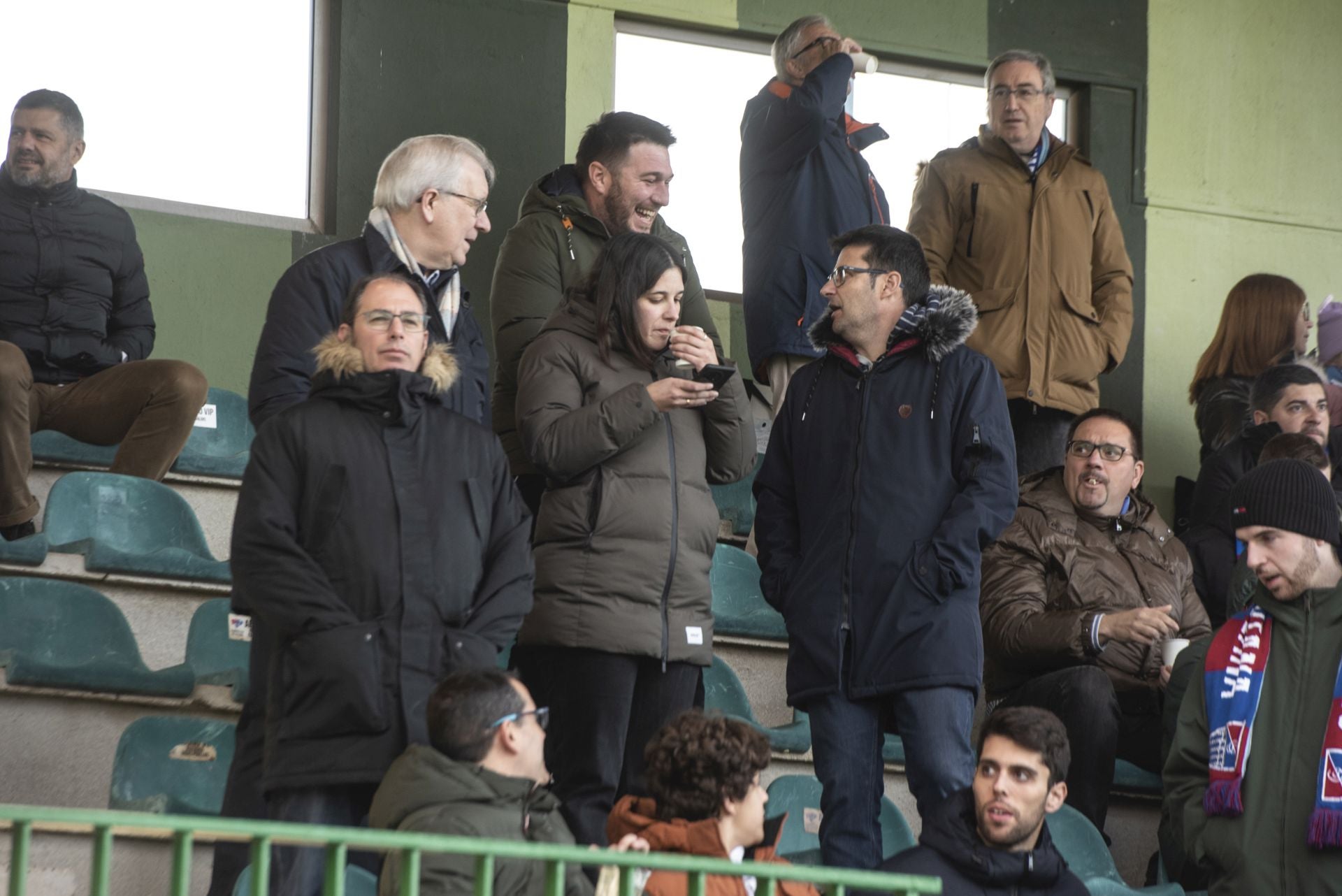 Búscate en las gradas de La Albuera durante el Segoviana vs Astorga