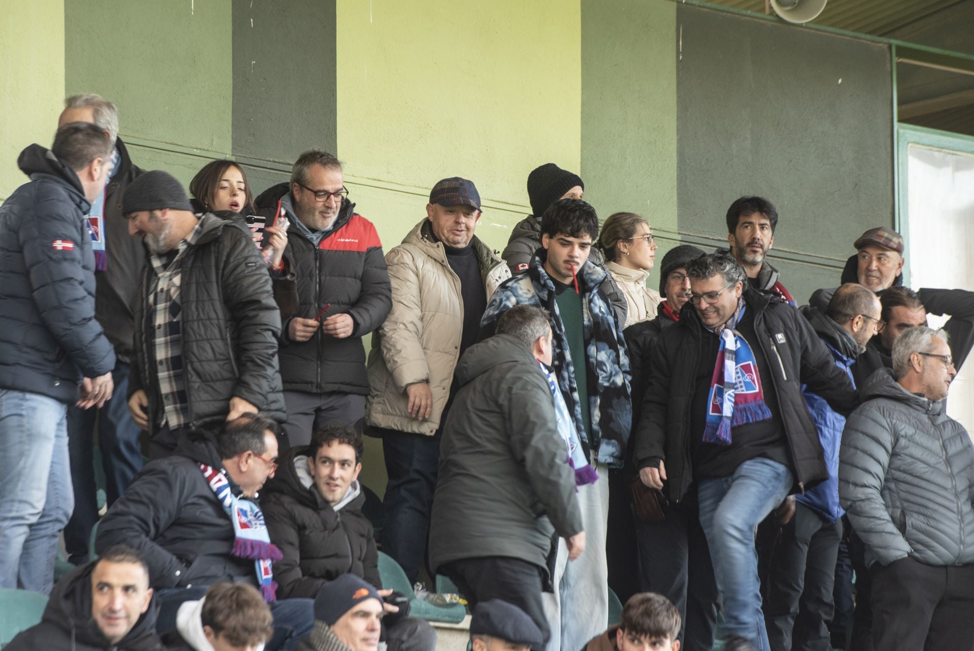 Búscate en las gradas de La Albuera durante el Segoviana vs Astorga