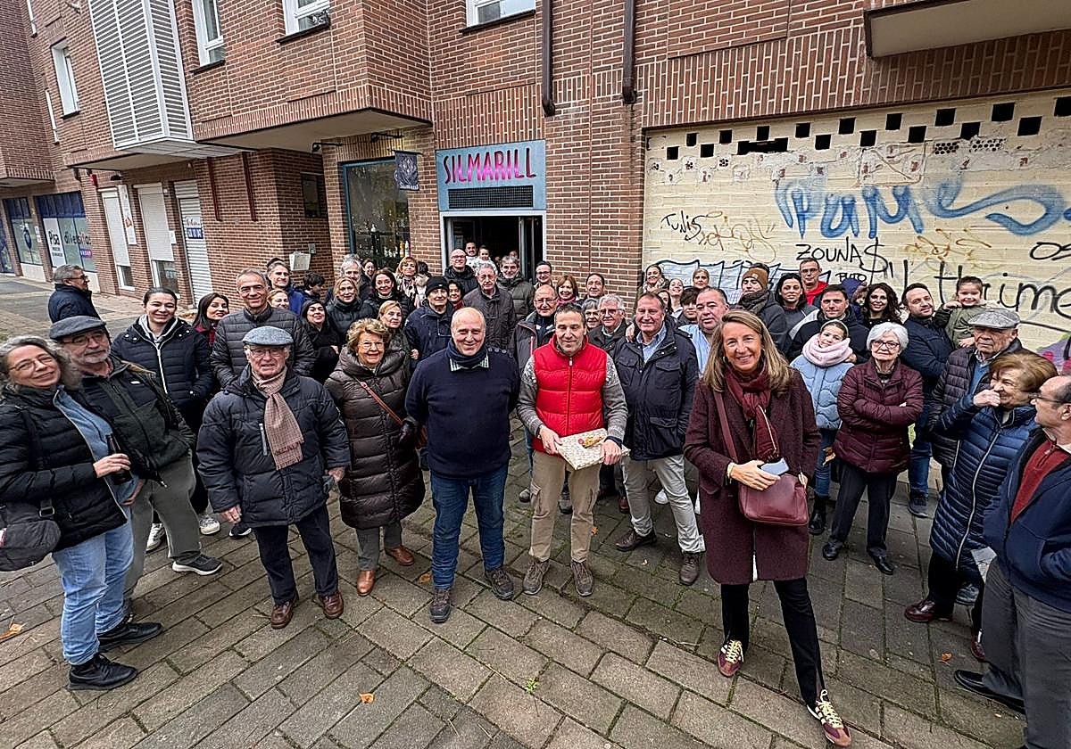 Los vecinos de Covaresa organizan una despedida sorpresa a Carlos y Fernando Galán.