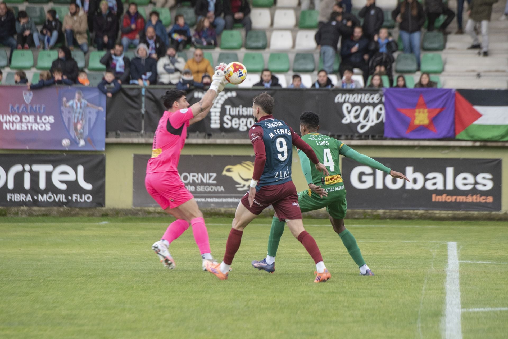 Fotos del empate entre la Segoviana y el Atlético Astorga