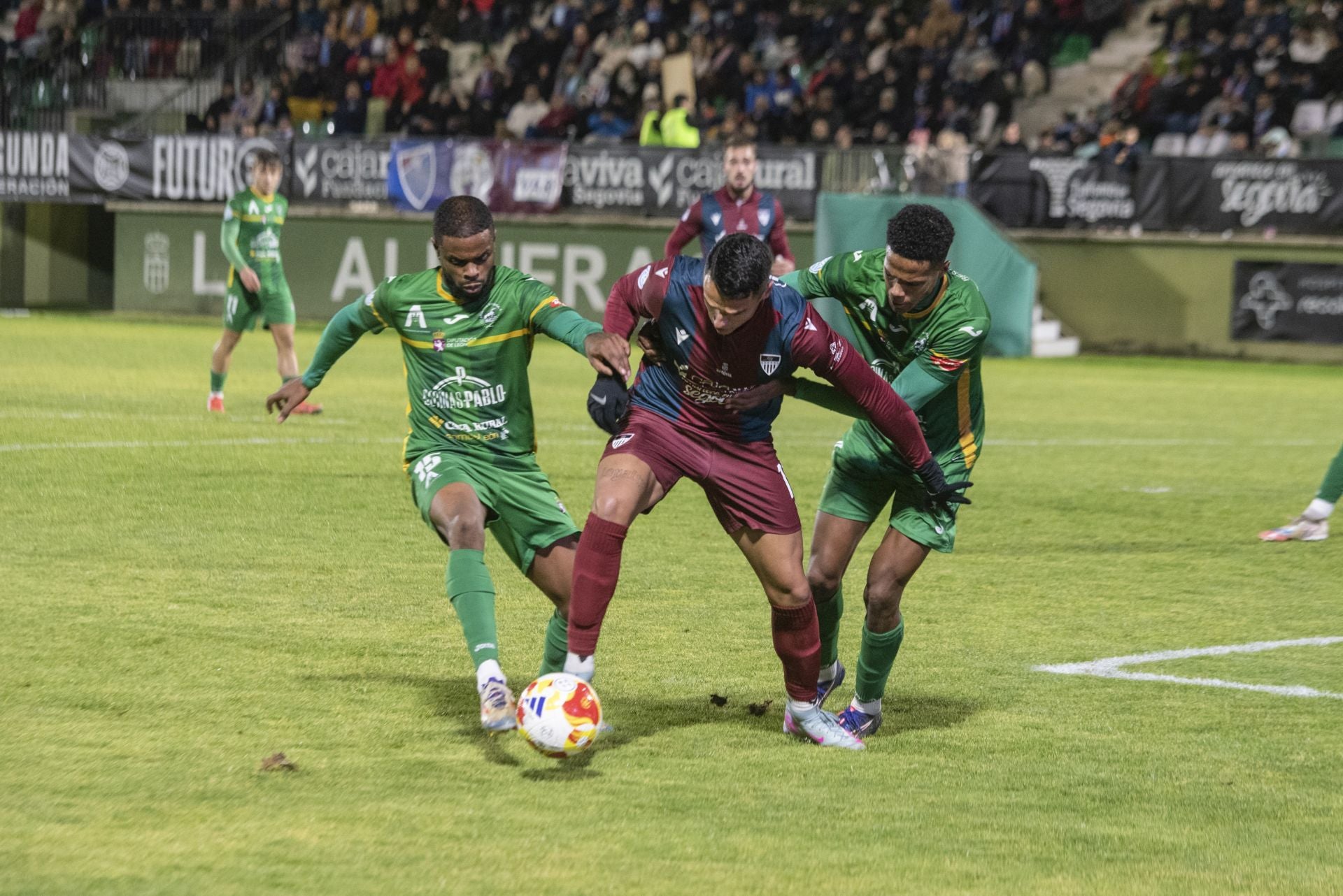 Fotos del empate entre la Segoviana y el Atlético Astorga