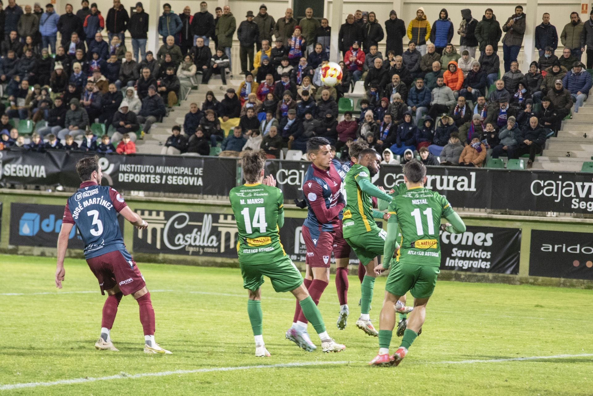 Fotos del empate entre la Segoviana y el Atlético Astorga