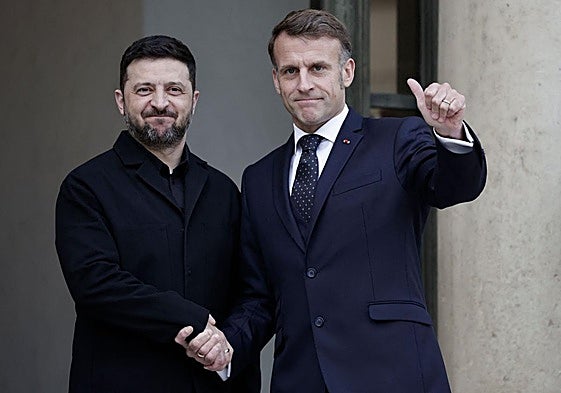 Volodímir Zelenski y Emmanuel Macron, este lunes en el Elíseo.