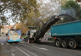 Trabajos en la calle 3 de Abril, ayer.
