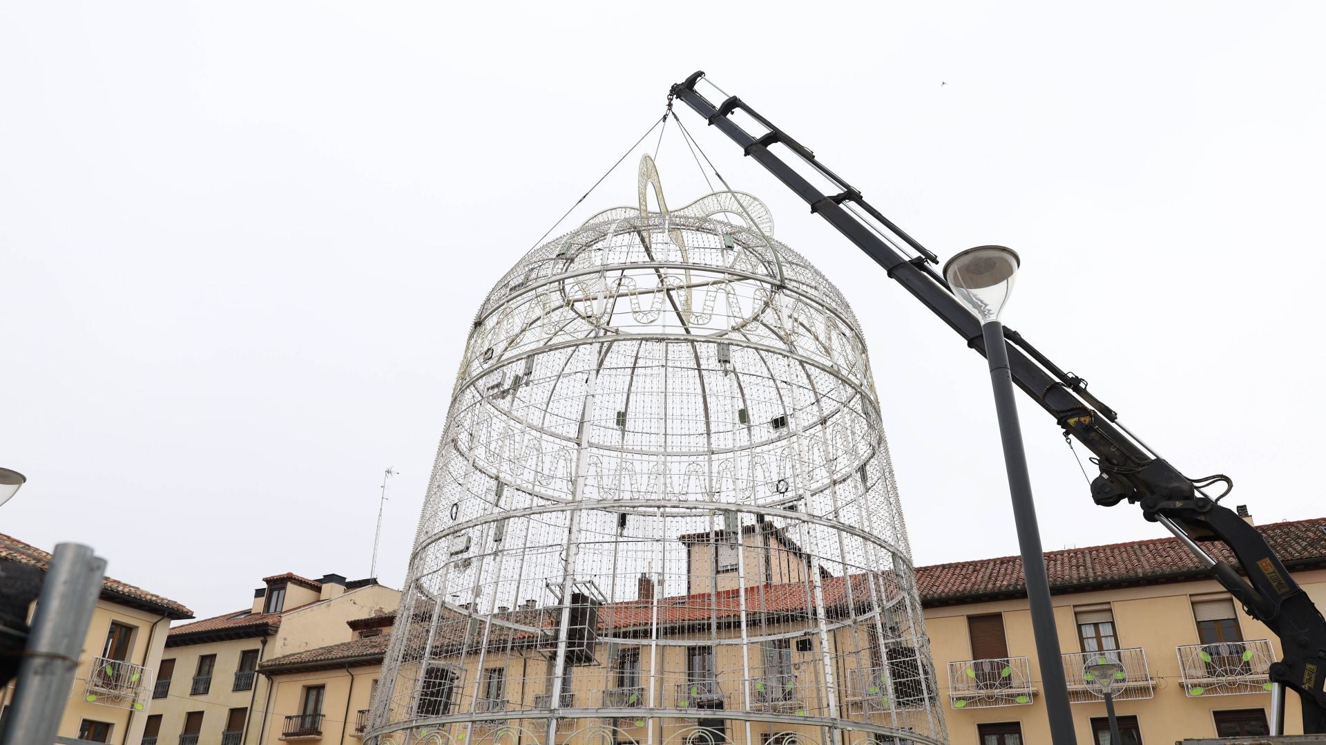 La Plaza Mayor de Palencia se prepara para la Navidad