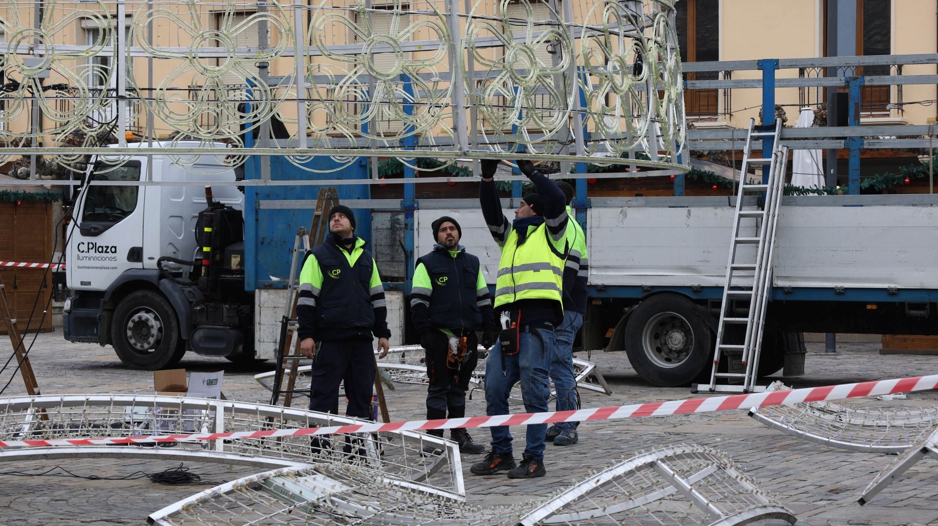 La Plaza Mayor de Palencia se prepara para la Navidad