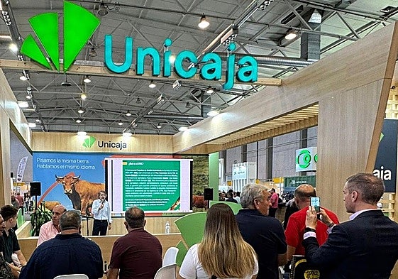 Charla promovida por Unicaja en la Feria Agropecuaria de Salamanca.