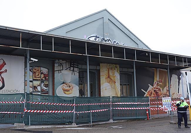 Salida del aparcamiento, junto a estación Gourmet, ya anulada.