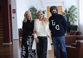 Irene Carvajal, Cayetana Guillén Cuervo y José María Esbec.