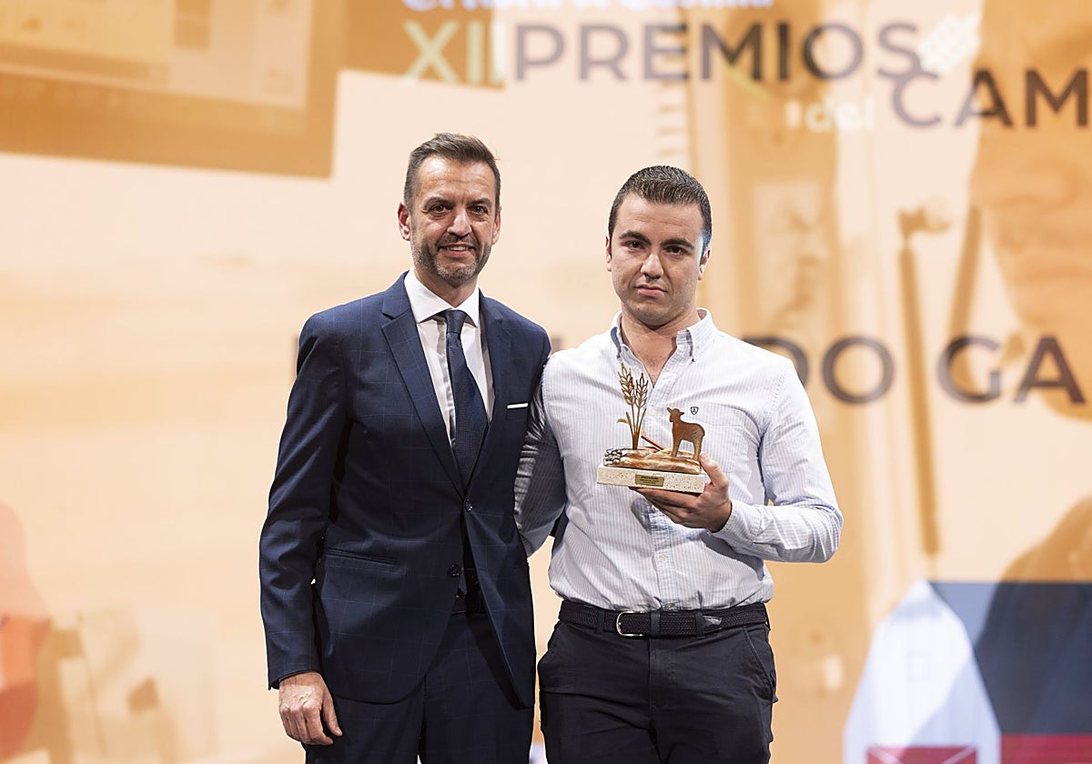 Carlos Jiménez, director de Comunicación de NewHolland España y Portugal junto a Fernando García.