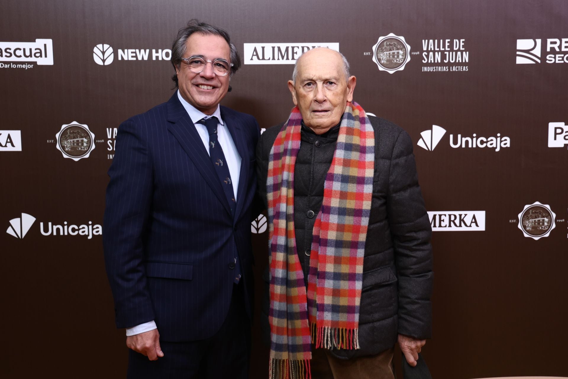 Manuel Salgado, de El Norte, junto al presidente de Protos, Edmundo Bayón.