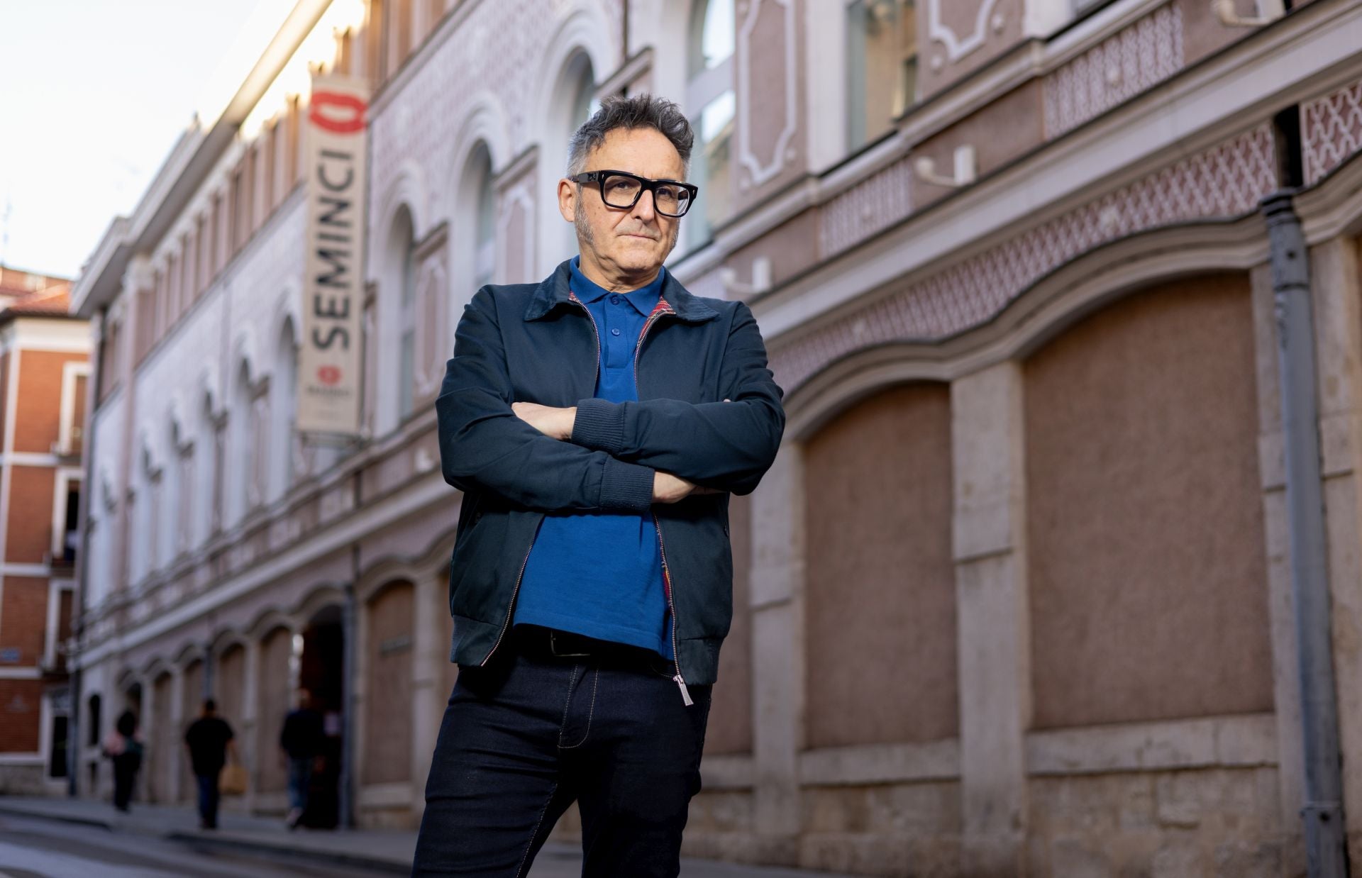 José Luis Cienfuegos en las calles aledañas del Teatro Calderón