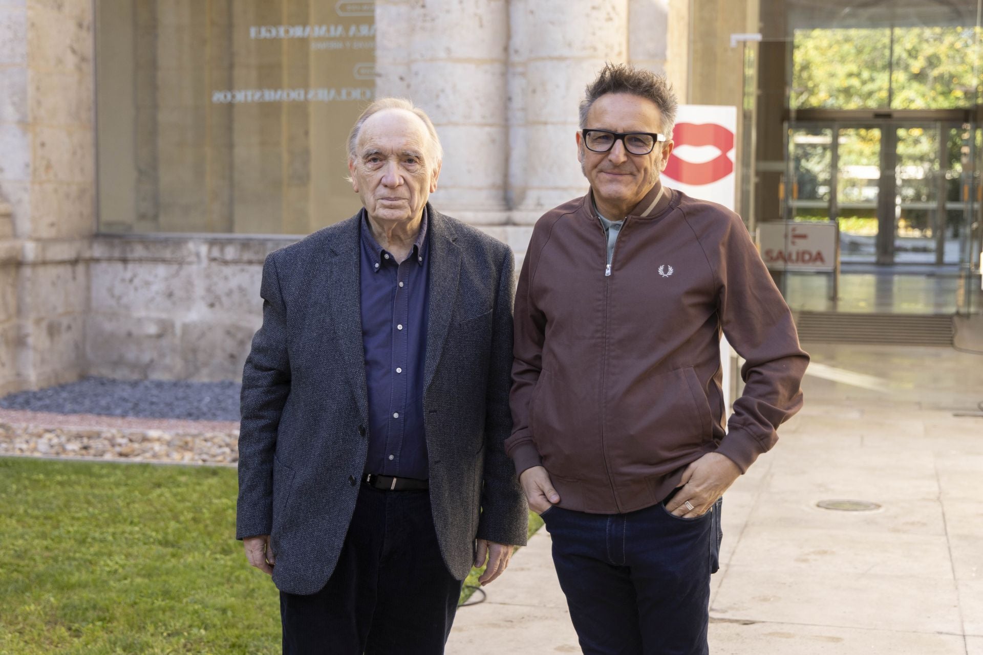 Fernando Méndez-Leite, presidente de la academia de cine y José Luis Cienfuegos, director del festival. Espiga de honor. 