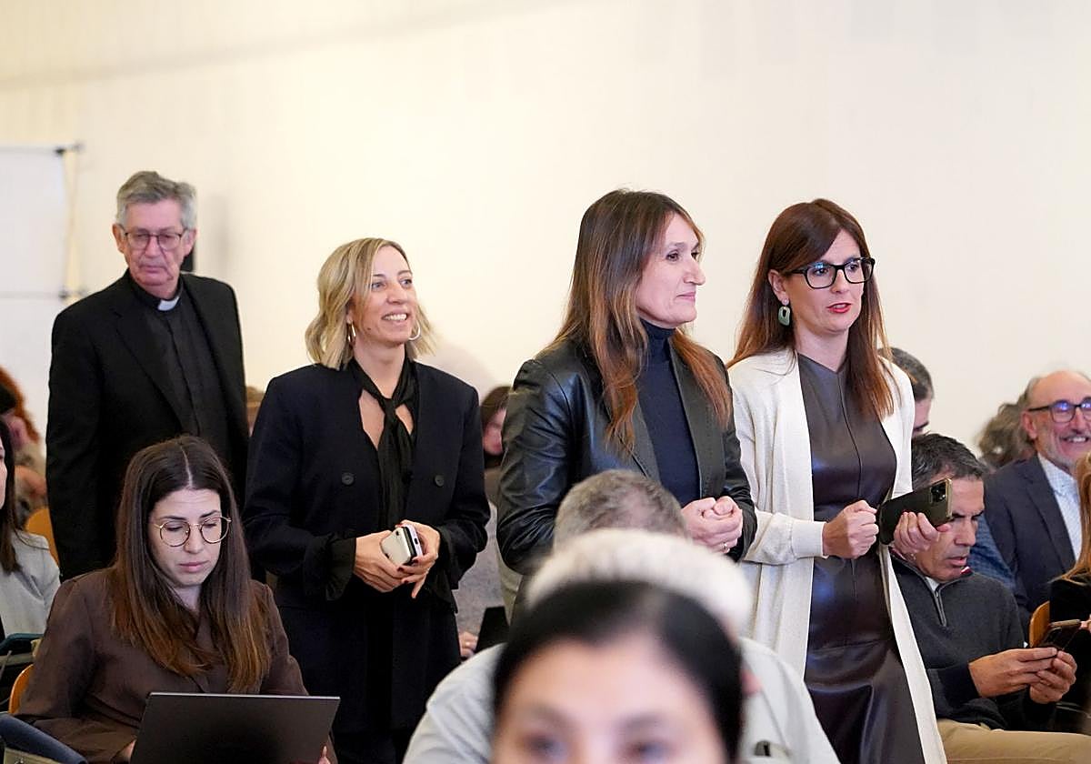 La consejera de Educación, Rocío Lucas (segunda por la derecha), este miércoles en una jornada en Valladolid.