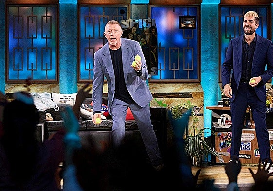 Boris Becker con David Broncano en 'La Revuelta'.