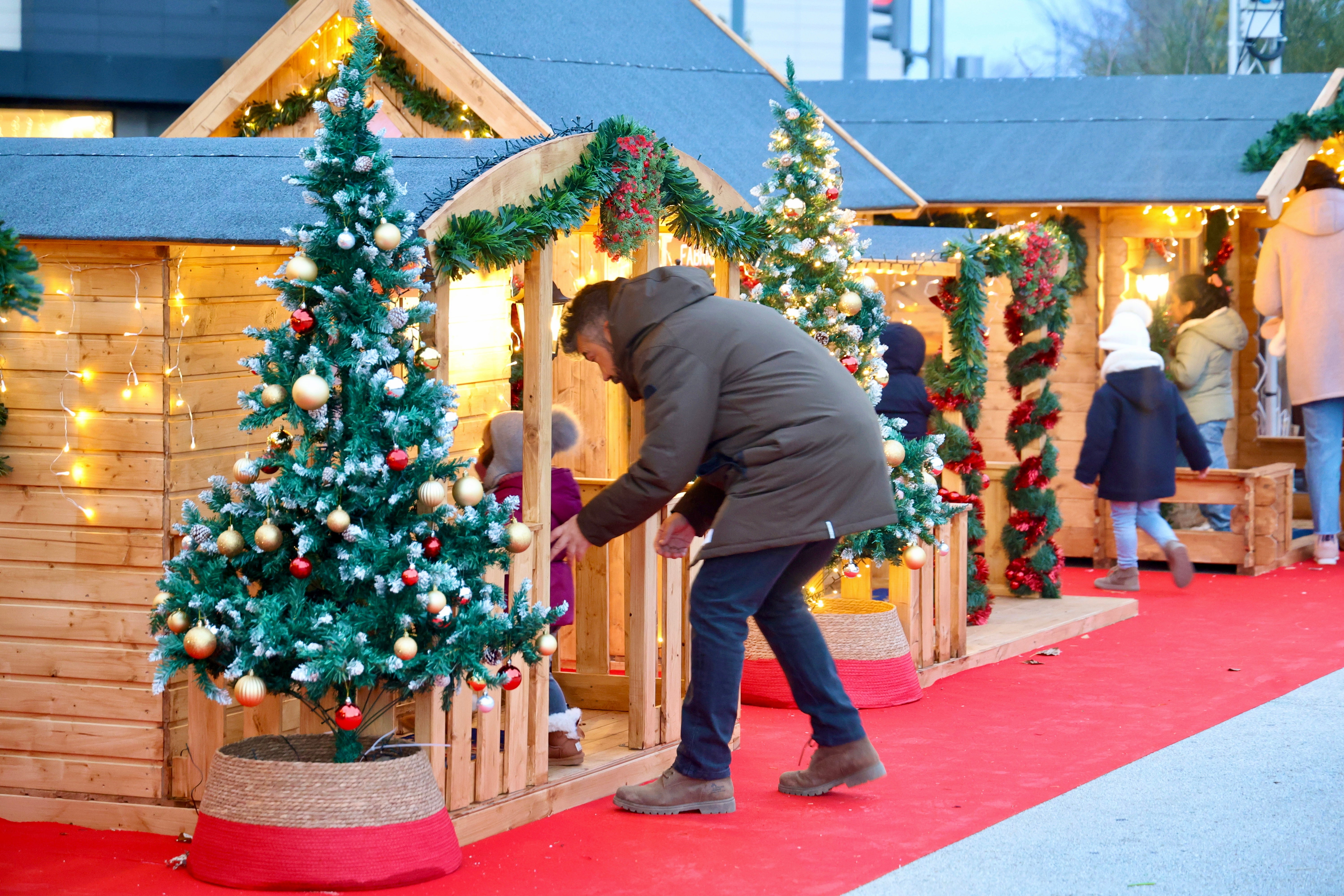En imágenes el Mercadillo Navideño Solidario de la Cúpula del Milenio
