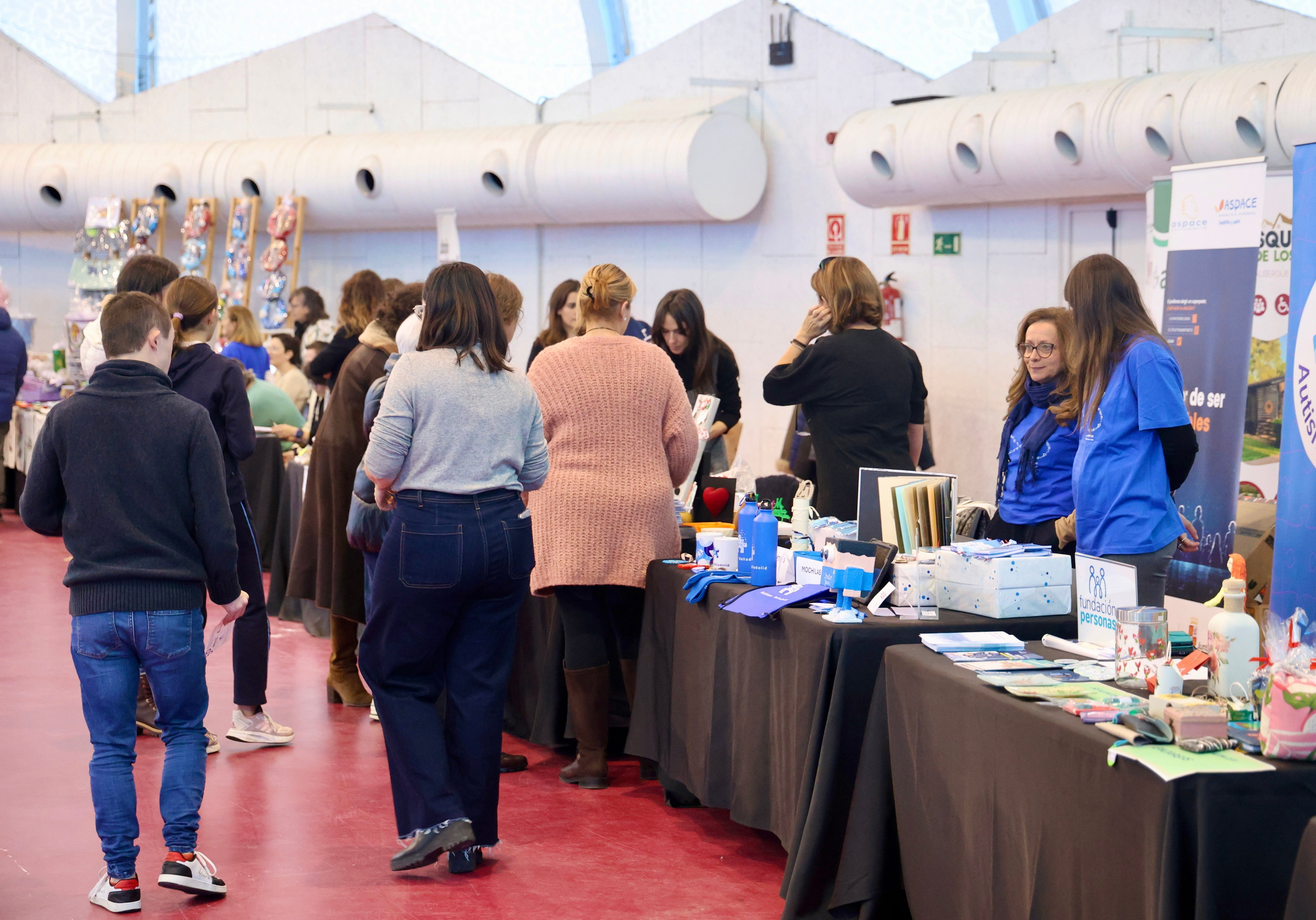 En imágenes el Mercadillo Navideño Solidario de la Cúpula del Milenio