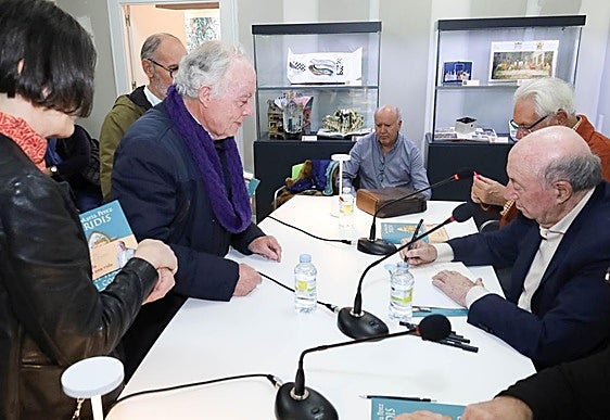 Peridis dedica un libro al exalcalde de Palencia Heliodoro Gallego.