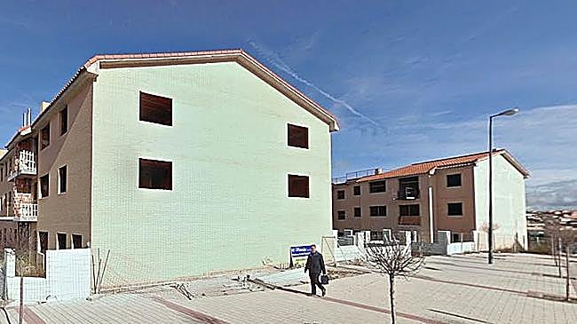 Imagen antes - El residencial Rancho Grande, en 2010, antes de su abandono, y en la actualidad.