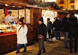 Así es el mercado navideño de la Plaza Mayor de Palencia