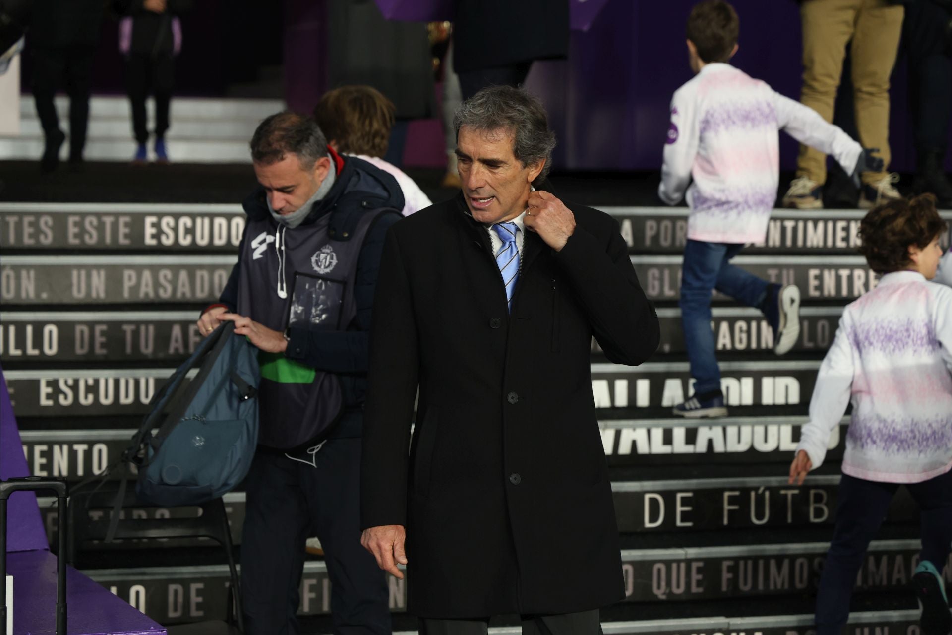 Guillermo Almada se ajusta la camisa en el choque del pasado sábado.
