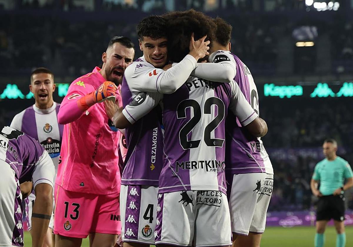 Los jugadores del Real Valladolid celebran el gol marcado la pasada jornada ante el Málaga