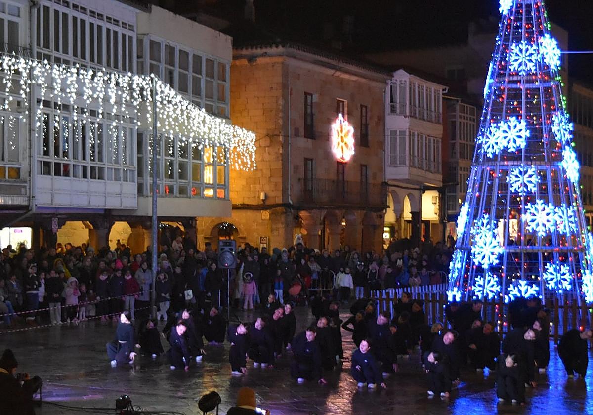 Aguilar recibe a la Navidad con luces y chocolate