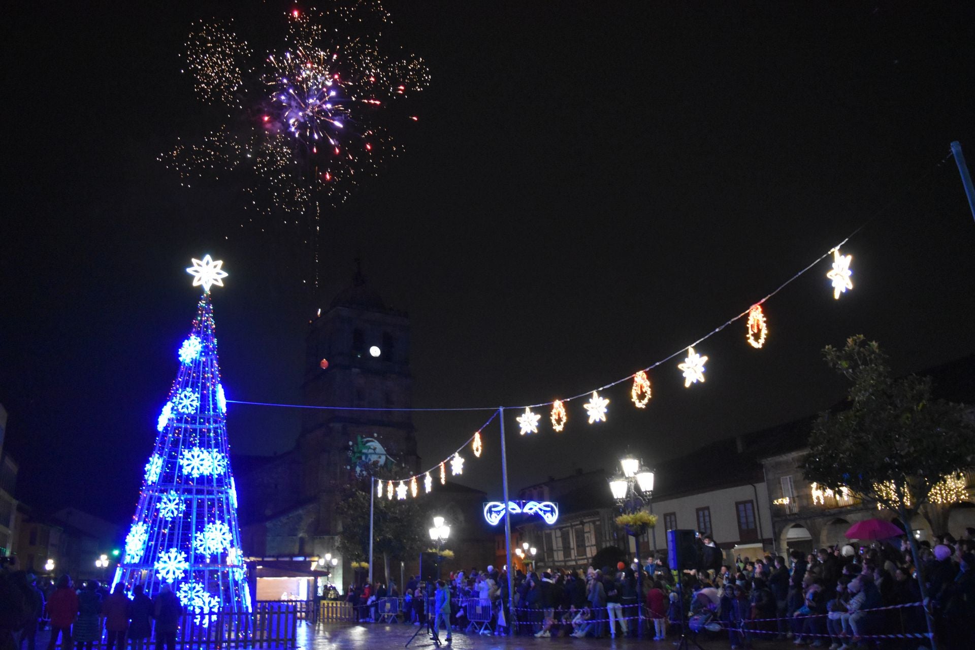 Aguilar recibe a la Navidad con luces y chocolate