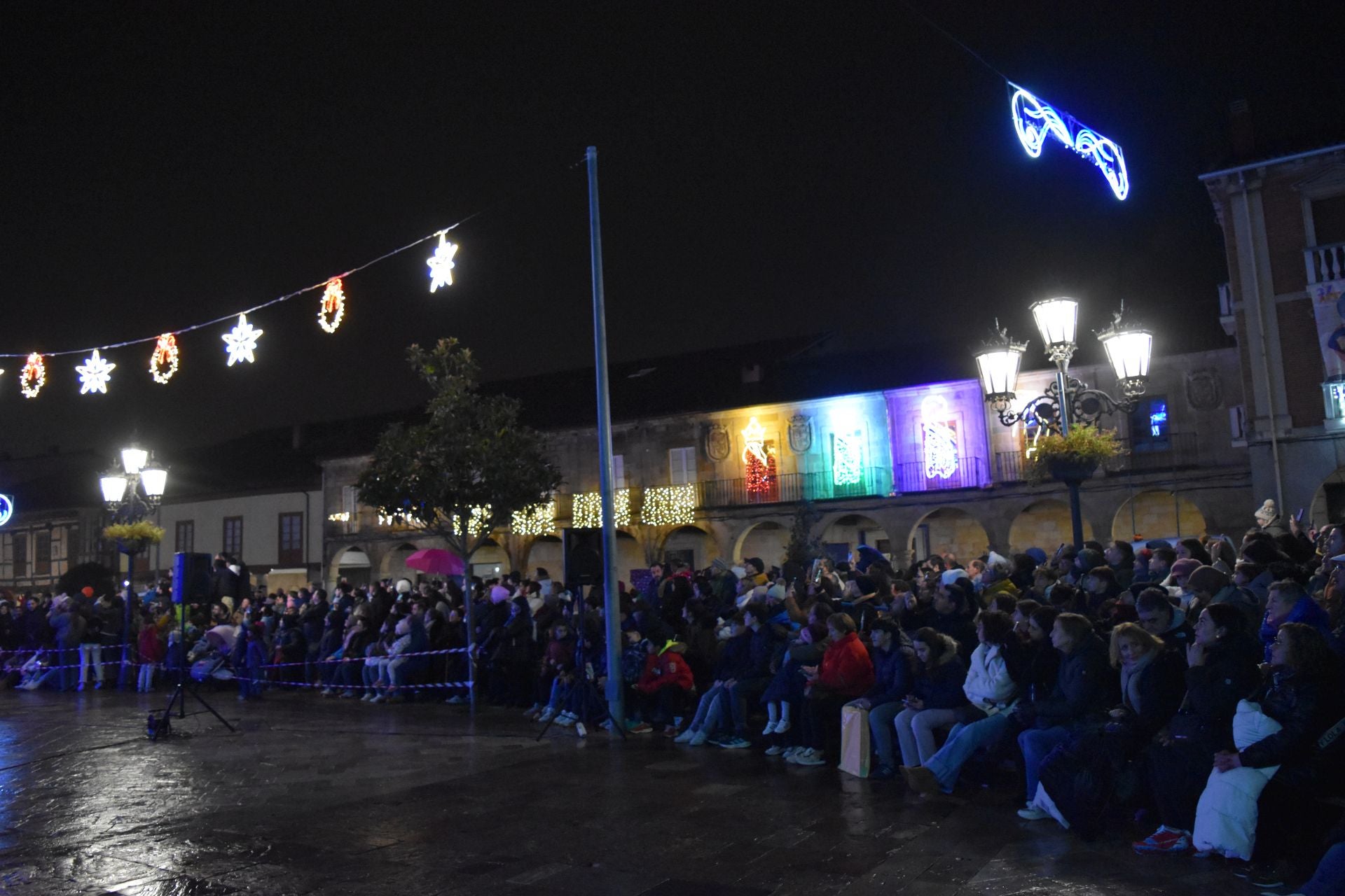 Aguilar recibe a la Navidad con luces y chocolate