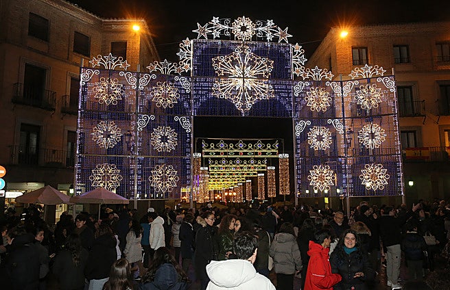 Segovia enciende su iluminación navideña
