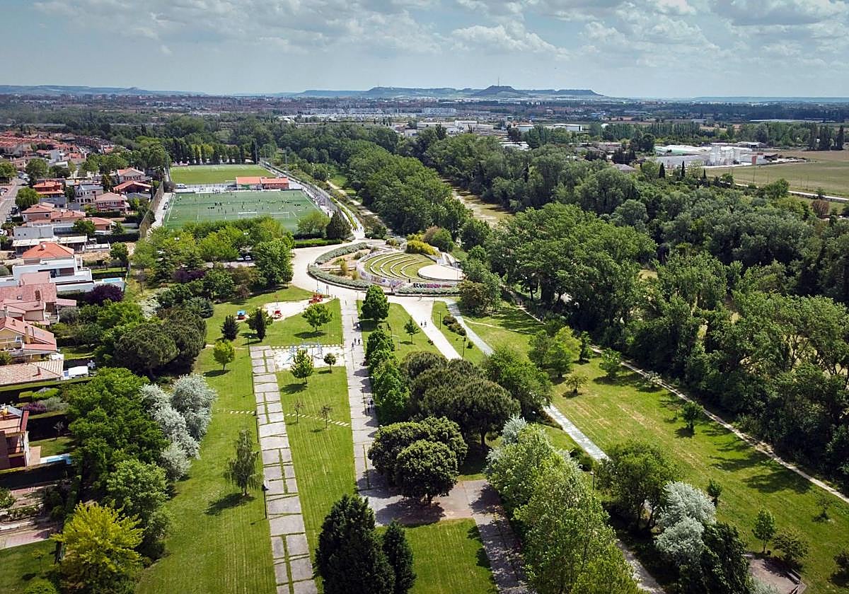 Vista aérea de la localidad donde destacan sus zonas verdes.