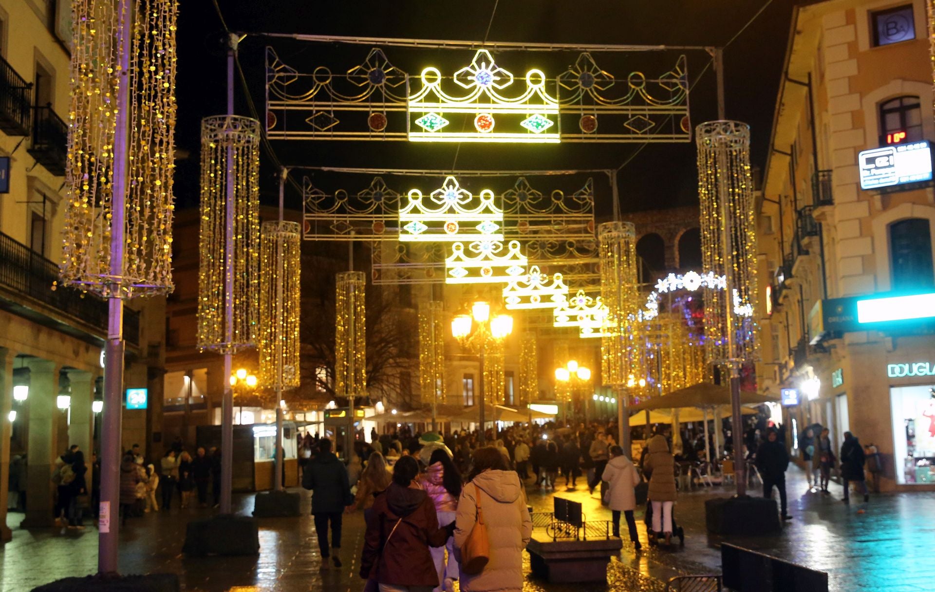 El encendido de la iluminación navideña de Segovia, en fotos