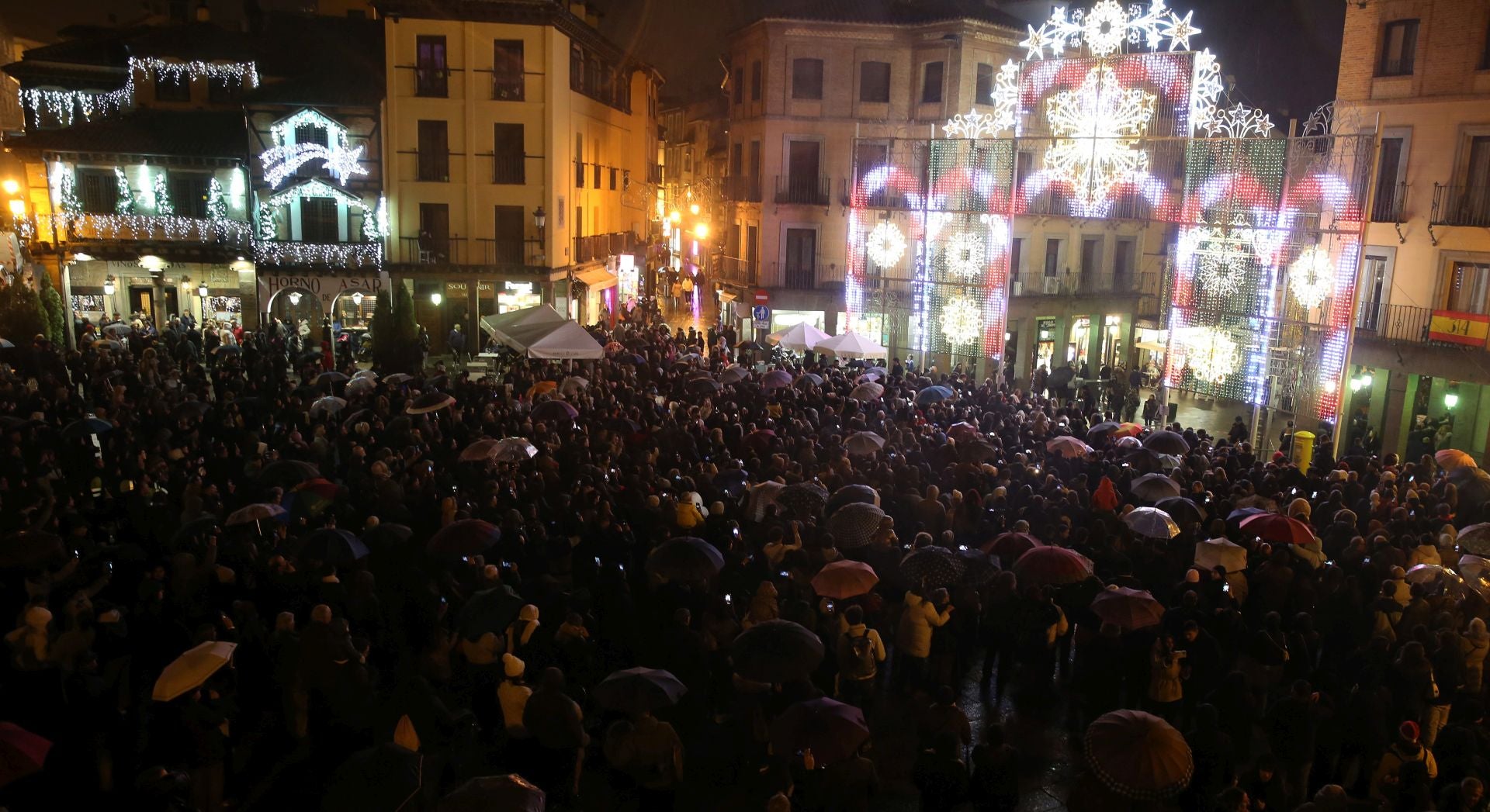 El encendido de la iluminación navideña de Segovia, en fotos
