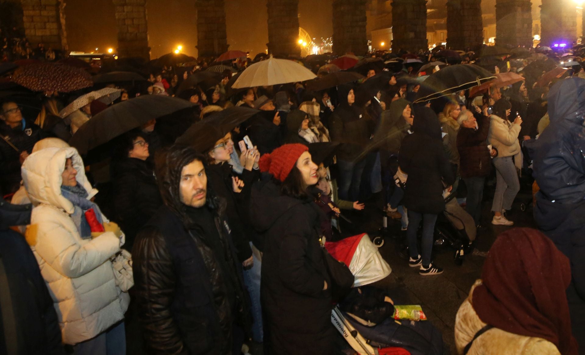 El encendido de la iluminación navideña de Segovia, en fotos