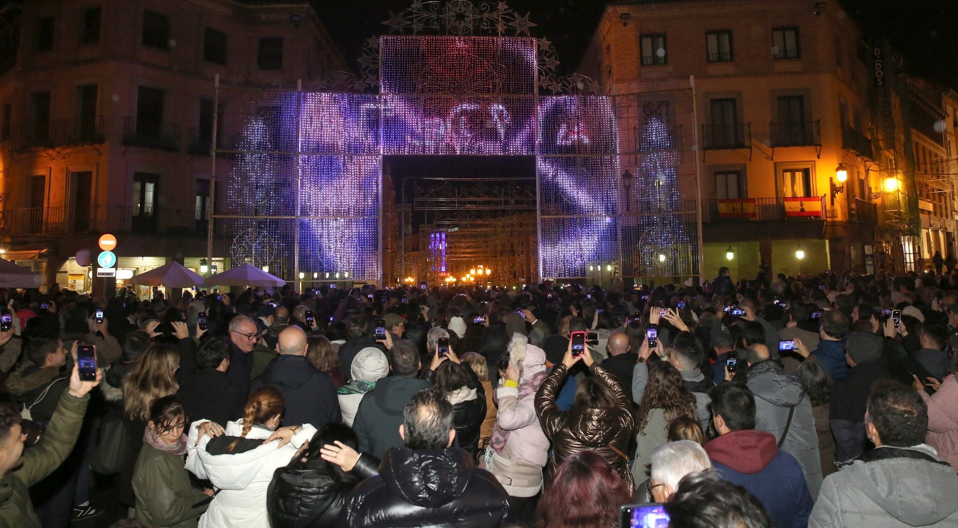 El encendido de la iluminación navideña de Segovia, en fotos