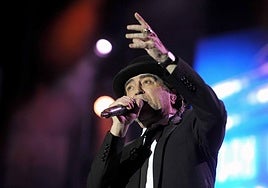 Joaquín Sabina, en el patio central de la Feria de Muestras de Valladolid durante un concierto en 2012.