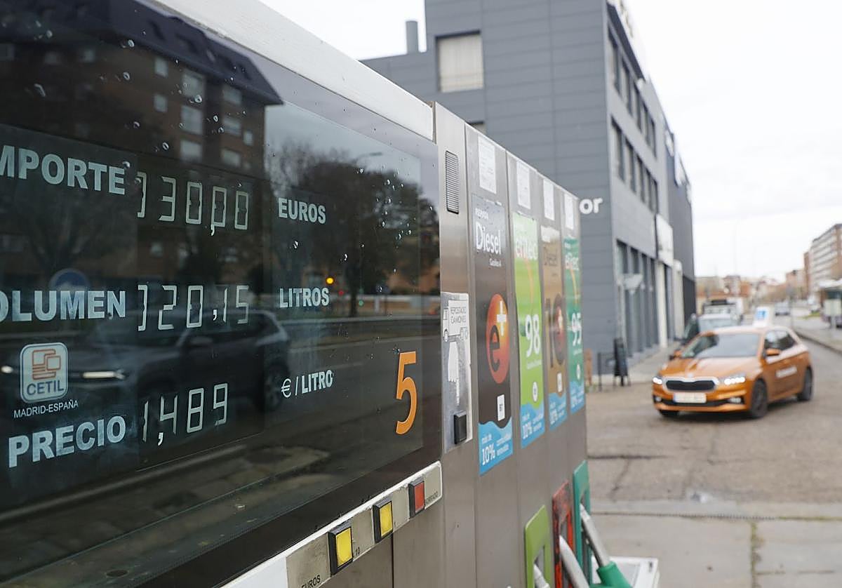 Surtidor de una gasolinera en Palencia.