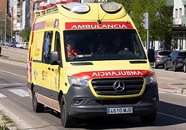 Imagen de archivo de una ambulancia del 112.