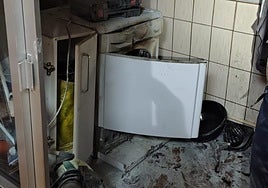 Estado en el que quedó la secadora tras el incendio.