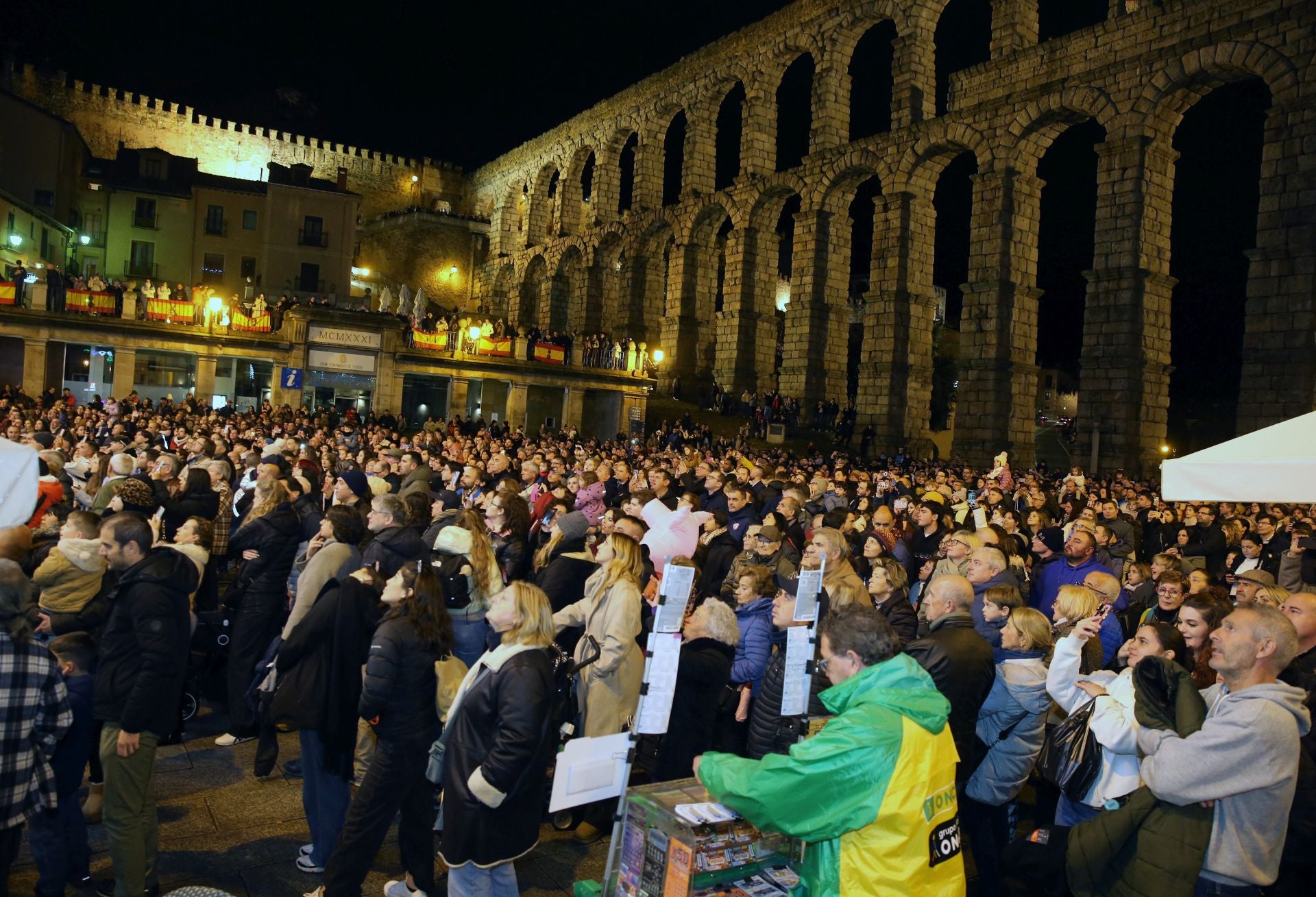 Fotos del aluvión de turistas por las calles de Segovia