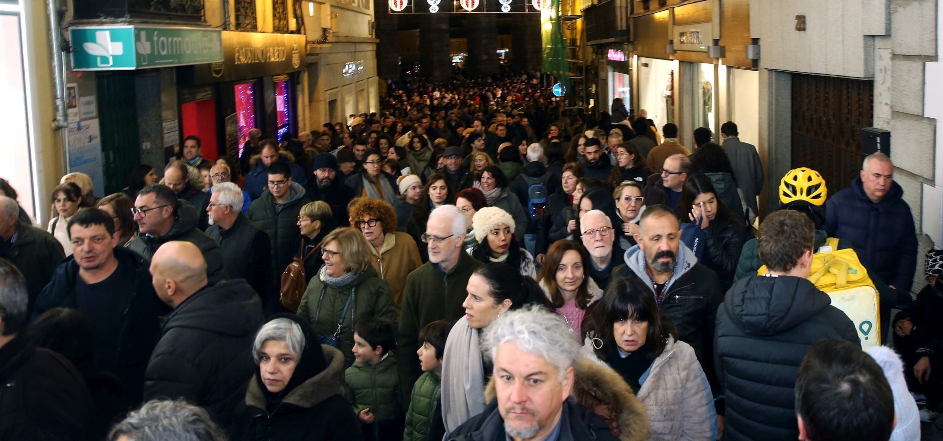 Fotos del aluvión de turistas por las calles de Segovia