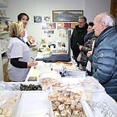 Tienda de La Cestilla, con los herederos de José Picó.