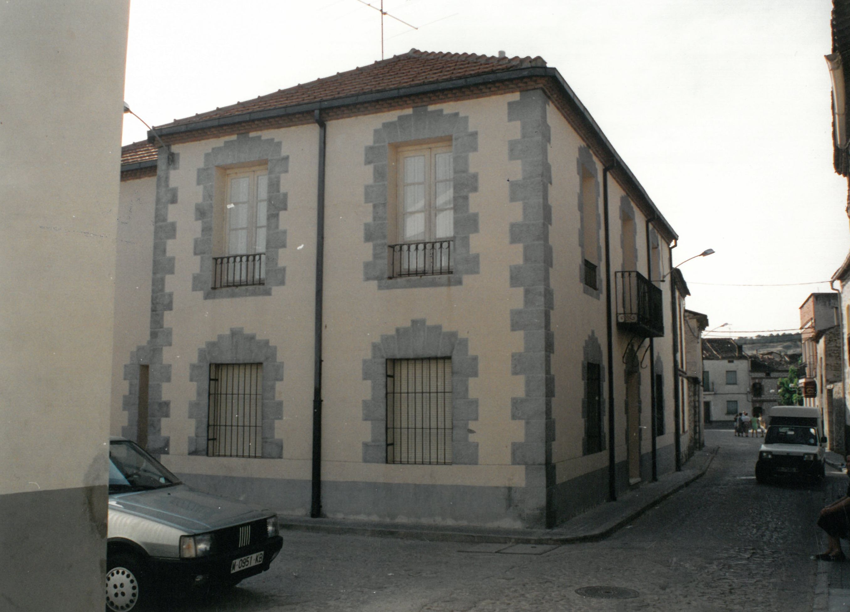 Pie original: «Local donde se ubicará la biblioteca». 6 de marzo de 1993.