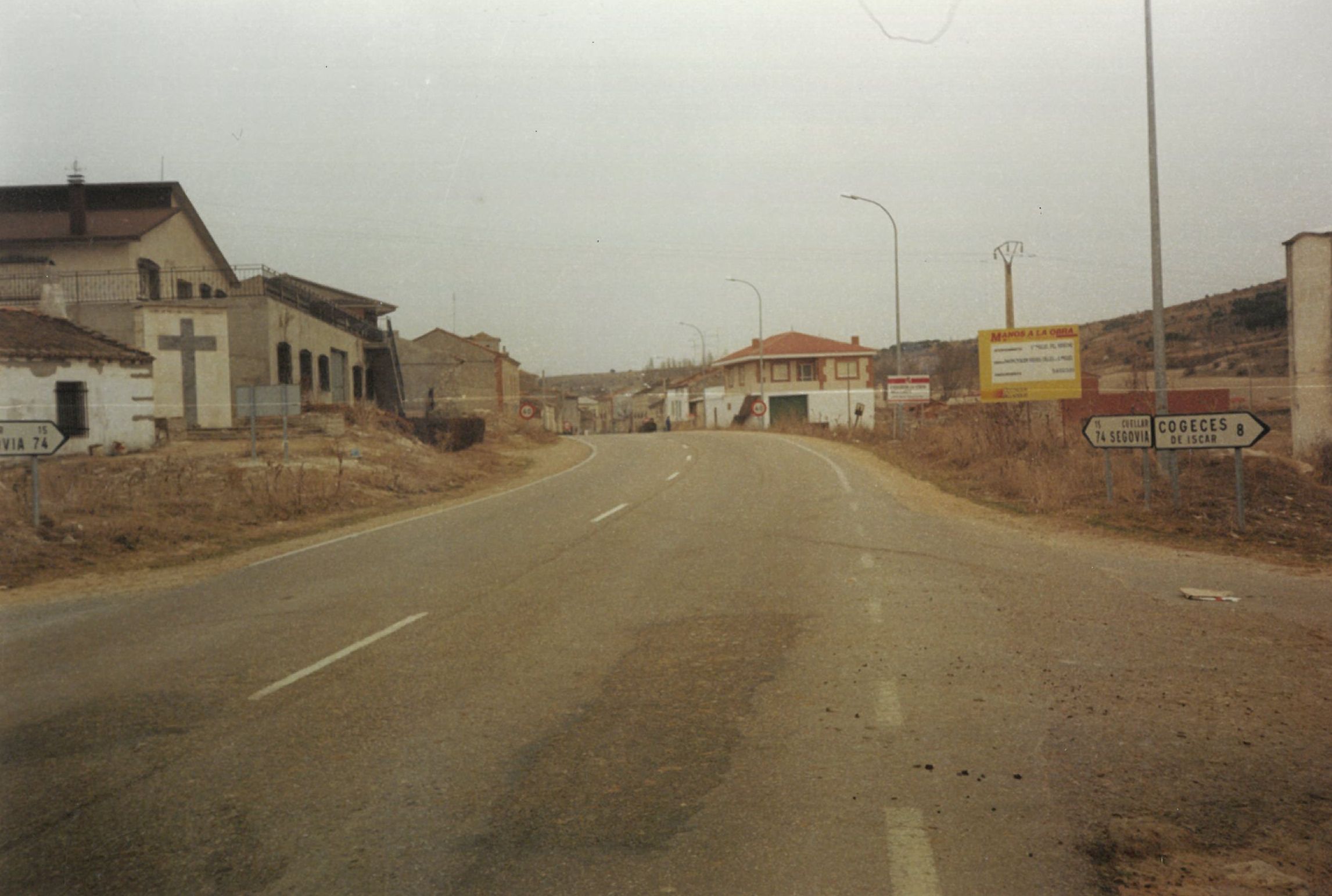 La carretera que cruza San Miguel del Arroyo. 1 de julio de 1991.