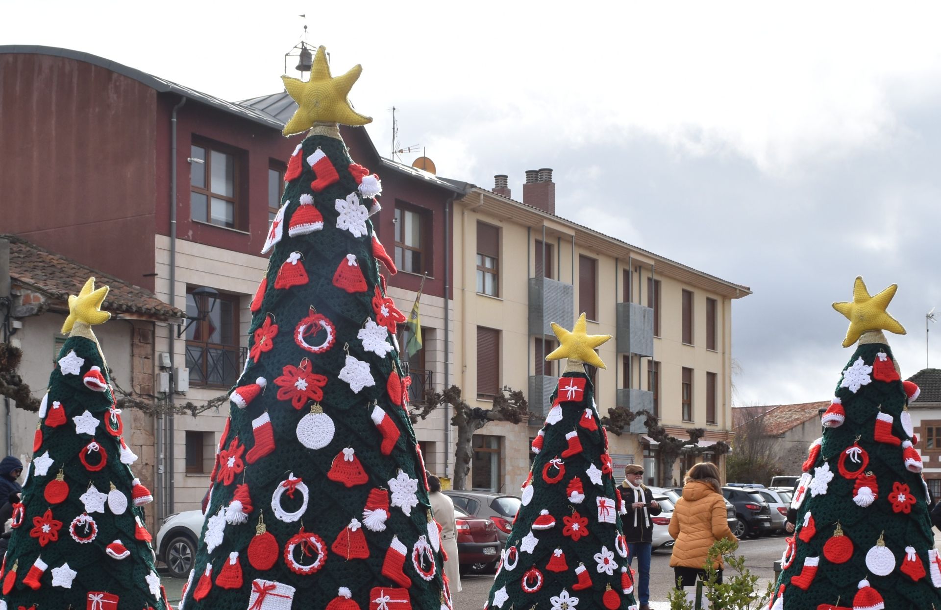 Salinas de Pisuerga se viste de Navidad con ganchillo