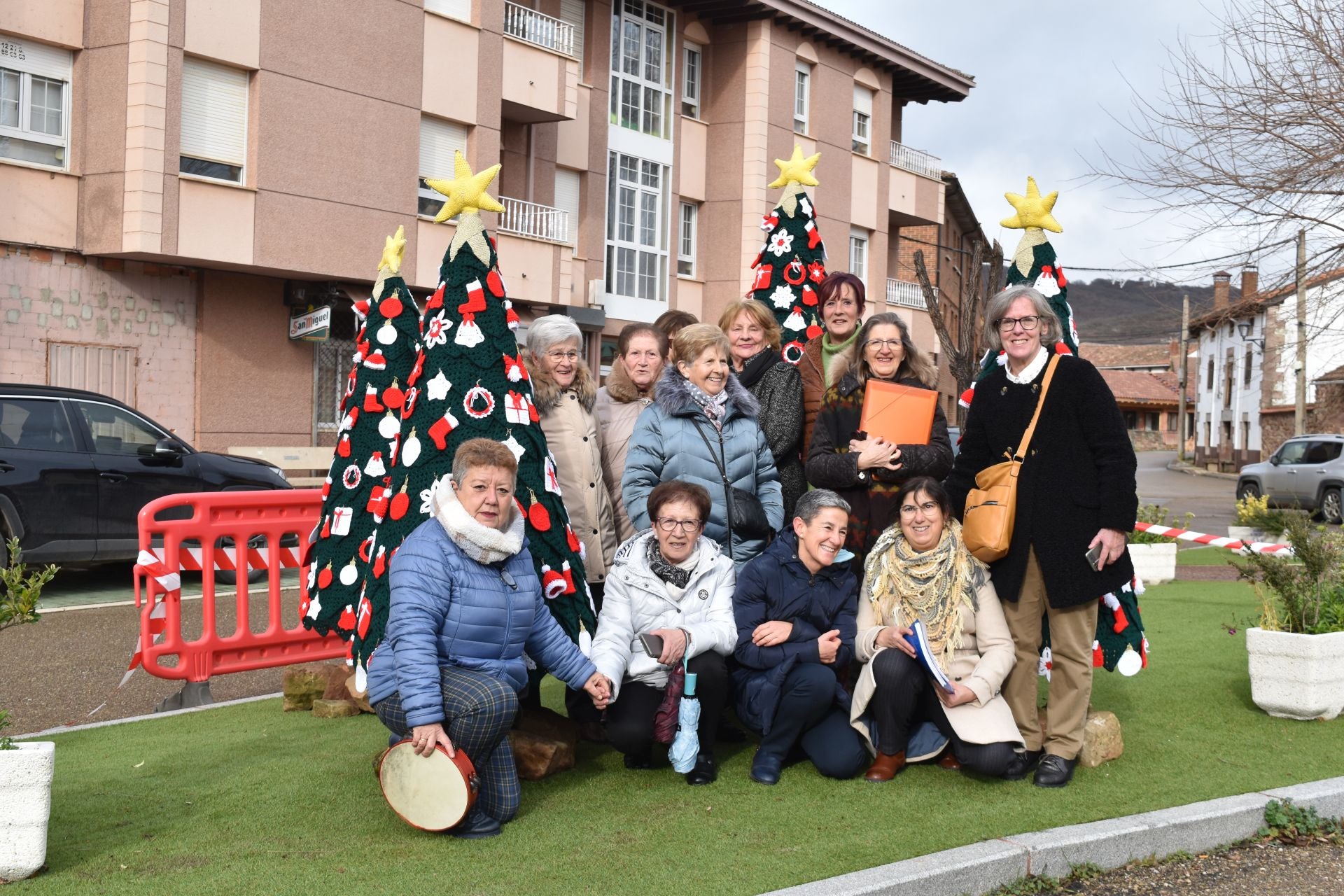 Salinas de Pisuerga se viste de Navidad con ganchillo