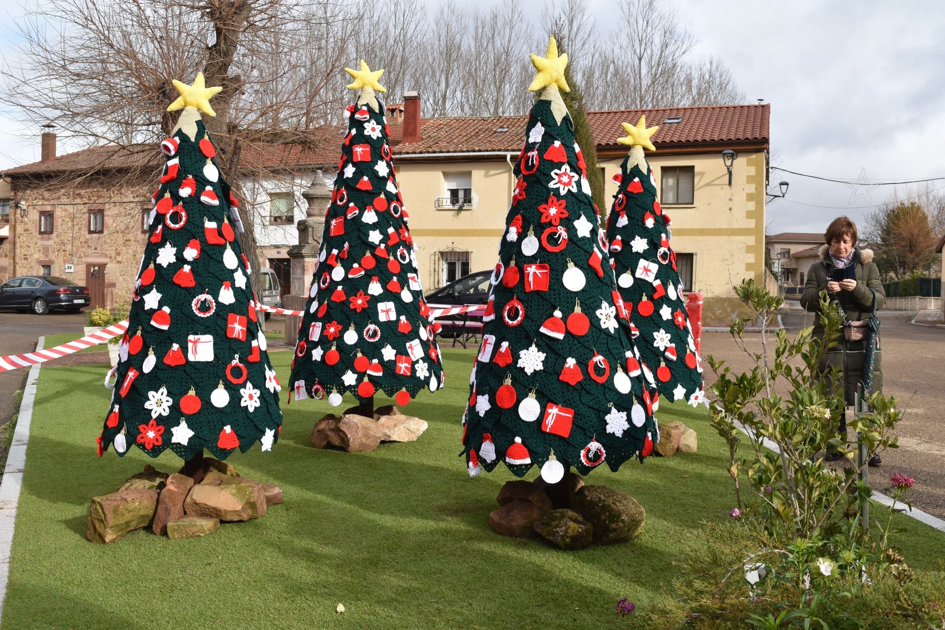Salinas de Pisuerga se viste de Navidad con ganchillo