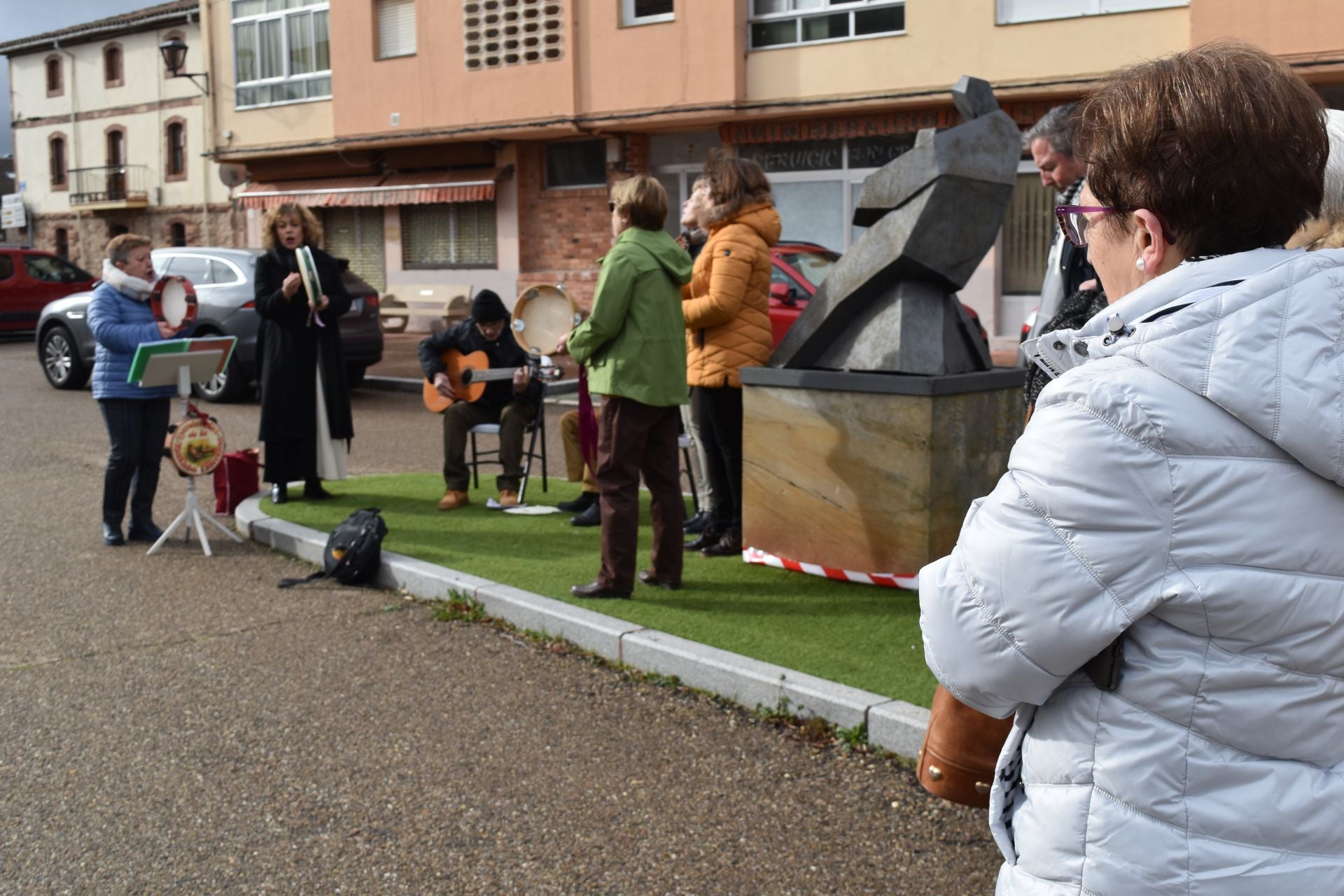 Salinas de Pisuerga se viste de Navidad con ganchillo